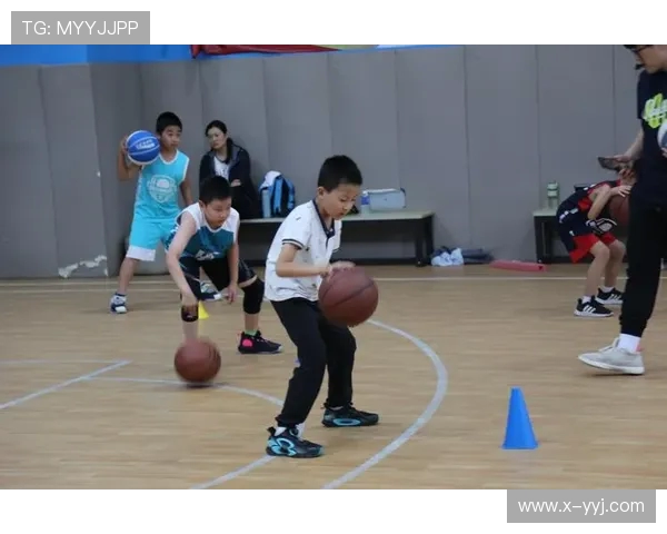 以篮球为纽带探索团队合作与竞技精神在青少年成长中的重要作用