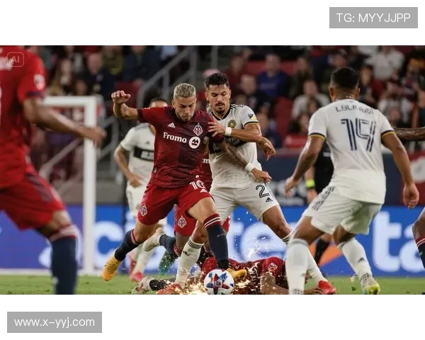 弗拉门戈强势对阵分析:球队实力对比与战术布局深度剖析 弗拉门戈强势对阵分析:球队实力对比与战术布局深度剖析